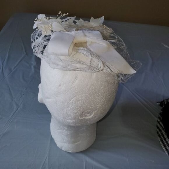 Vintage Union Made 1960's White Millinery Floral with Veil Cap Hat - Picture 3 of 5